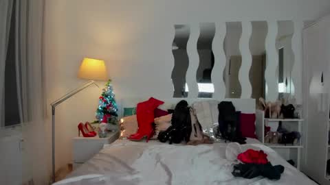 kate_redgar online show from 4, 1, 2025