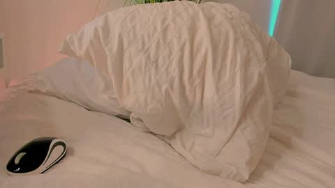 Snapshot of katee_bloss chatting on 8, 6, 2026 Nice to meet you online show from 8, 6, 2026
