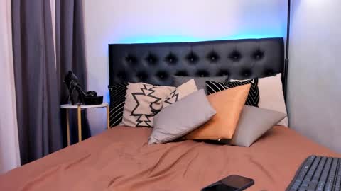 katetelmo  - Insta online show from 5, 3, 2025