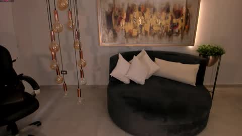 K A T E  online show from 8, 9, 2025