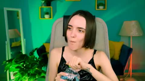 katewillows online show from 6, 4, 2026