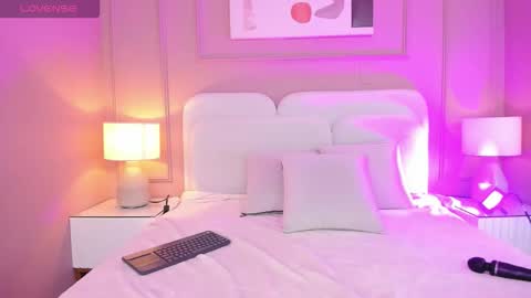   online show from 25, 3, 2026