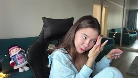 Snapshot of katheleenschraub chatting on 8, 6, 2026 Elle online show from 8, 6, 2026
