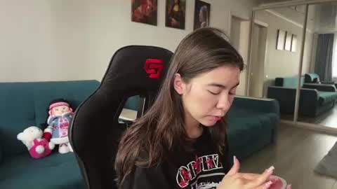 Snapshot of katheleenschraub chatting on 25, 6, 2026 Elle online show from 25, 6, 2026