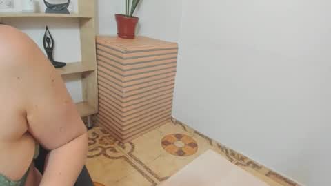 Snapshot of katherine_blair chatting on 9, 6, 2026 katherine_blair online show from 9, 6, 2026