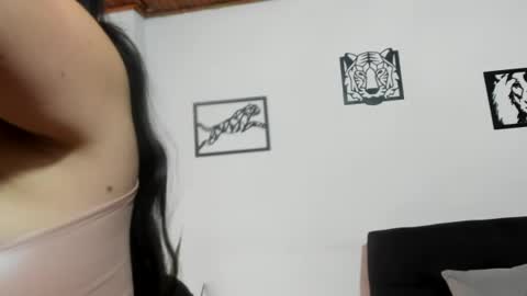 Snapshot of katherine_blair chatting on 8, 7, 2026 katherine_blair online show from 8, 7, 2026