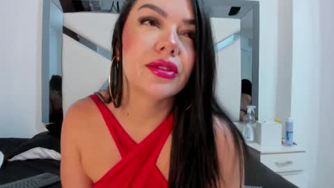 Snapshot of katherinefoster chatting on 6, 5, 2026 Katherine Foster online show from 6, 5, 2026