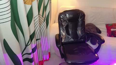 kathie_lozada online show from 4, 12, 2025