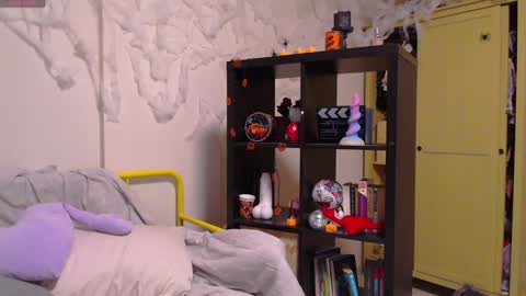 Katie Deville online show from 2, 12, 2024