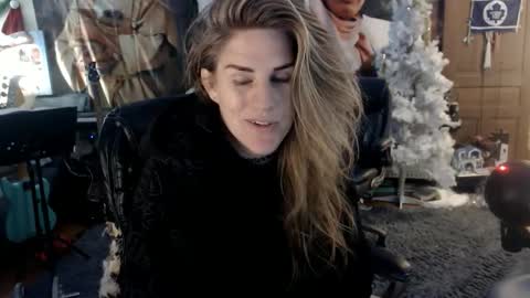 Snapshot of katiecutie_5 chatting on 5, 12, 2025 Katie online show from 5, 12, 2025