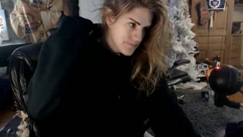 Snapshot of katiecutie_5 chatting on 19, 12, 2025 Katie online show from 19, 12, 2025