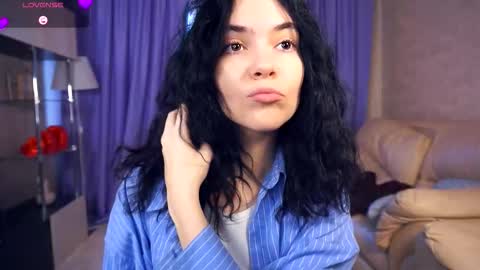 Snapshot of katievillard chatting on 23, 11, 2025 Crystal really Kristel online show from 23, 11, 2025