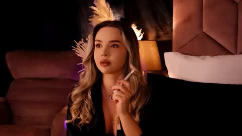 KatJolie online show from 4, 10, 2025