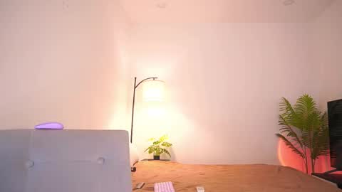 Follow me on instagram and twitter as correaktnees online show from 1, 12, 2025