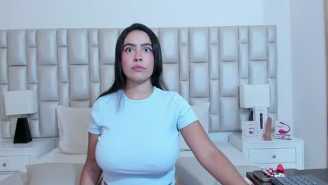 Snapshot of katy_and_paola chatting on 10, 1, 2025 katy blonde girl and paola big boobs online show from 10, 1, 2025