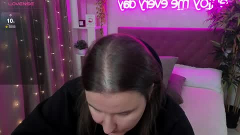 Snapshot of katyaneilson chatting on 12, 5, 2026 Kate online show from 12, 5, 2026