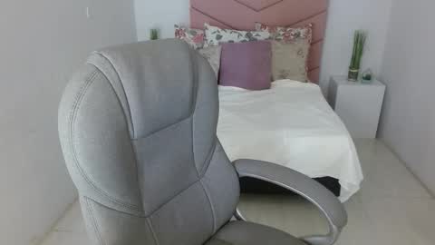 katyrojas online show from 4, 11, 2025