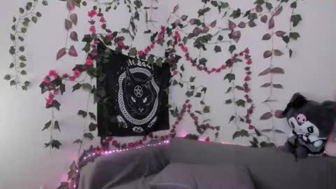 Mia online show from 4, 10, 2025