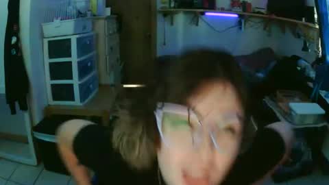 Snapshot of kawaiicvnt420 chatting on 18, 11, 2025 kawaiicvnt420 online show from 18, 11, 2025