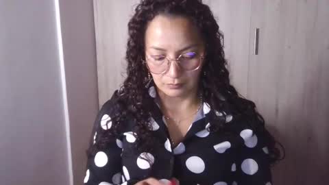  Khawit  online show from 17, 2, 2025