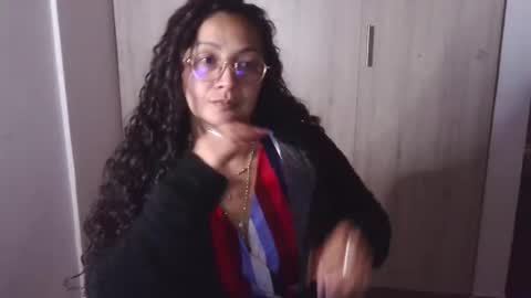  Khawit  online show from 27, 2, 2025