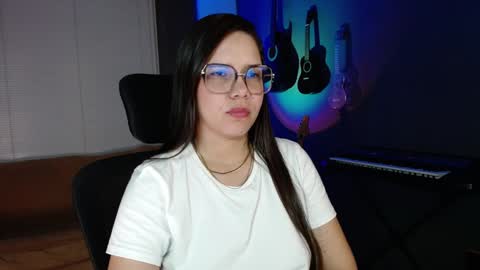Snapshot of kay_avrill chatting on 15, 12, 2024 Kay online show from 15, 12, 2024