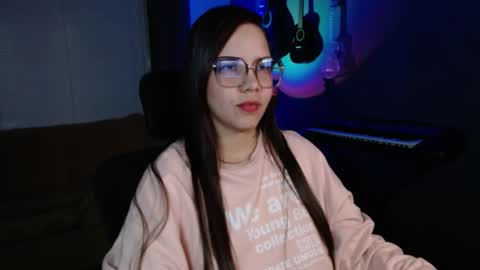Snapshot of kay_avrill chatting on 5, 3, 2025 Kay online show from 5, 3, 2025