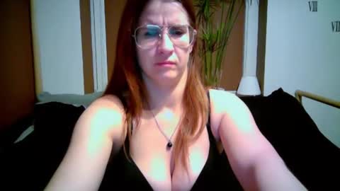 KayaLips online show from 28, 11, 2025