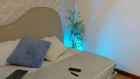 Snapshot of kaylee_jones chatting on 2, 12, 2025 kaylee_jones online show from 2, 12, 2025