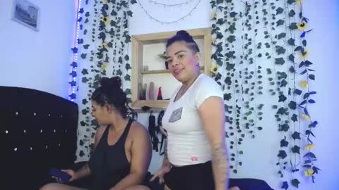 Snapshot of kaylie_and_dakota_ chatting on 18, 10, 2025 kaylie and dakota online show from 18, 10, 2025