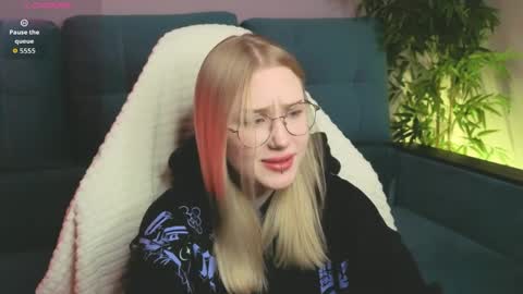 Snapshot of kebesheska chatting on 10, 4, 2026 Seb Polly Roxy Jonny online show from 10, 4, 2026