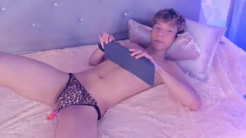 Snapshot of kei_oliver chatting on 14, 2, 2025 kei oliver online show from 14, 2, 2025