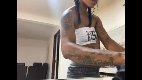 kelly__thomson online show from 21, 1, 2025