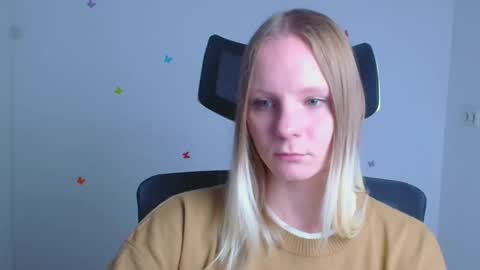 Snapshot of kelly_lly chatting on 4, 10, 2025 Kelly online show from 4, 10, 2025