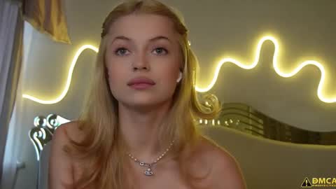 Kelly online show from 6, 11, 2025