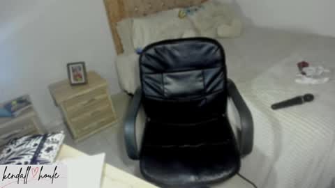 Snapshot of kendall_houle_ chatting on 8, 2, 2025 KendallHoule online show from 8, 2, 2025