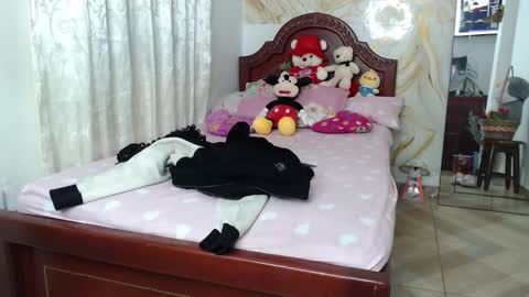 kendall  online show from 4, 10, 2025