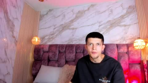 Snapshot of kendalltaylorr chatting on 22, 4, 2026 Kendall and Taylor online show from 22, 4, 2026