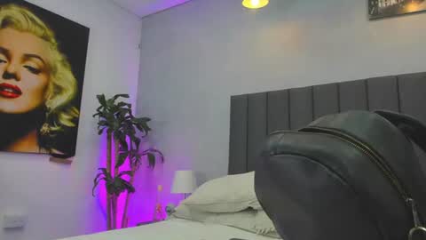 Snapshot of kendra_london chatting on 1, 7, 2026 Kendra London online show from 1, 7, 2026