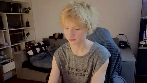 Snapshot of kessy_white chatting on 8, 10, 2025 Kessy online show from 8, 10, 2025