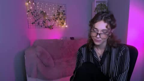 Snapshot of kevi_sunn chatting on 14, 9, 2025 kevi here online show from 14, 9, 2025