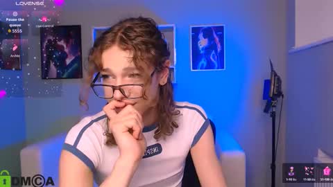 Snapshot of kevi_sunn chatting on 3, 10, 2025 kevi here online show from 3, 10, 2025