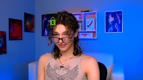 Snapshot of kevi_sunn chatting on 10, 10, 2025 kevi here online show from 10, 10, 2025