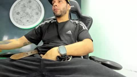 Snapshot of kevin_bronx chatting on 27, 2, 2025 Kevin online show from 27, 2, 2025