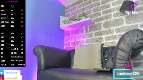 Snapshot of kevinn_blue chatting on 4, 12, 2025 Sexy Hot Kevin online show from 4, 12, 2025
