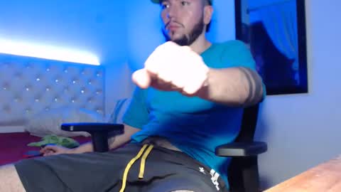 kevinsantiag0 online show from 1, 12, 2025