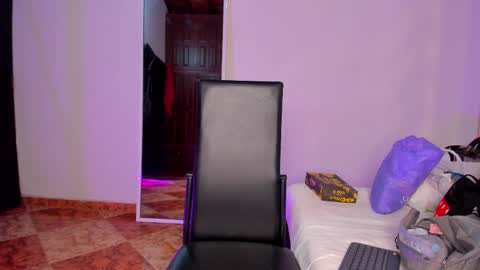 Keila Milf online show from 4, 12, 2025