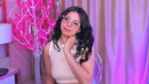 Keyla noa online show from 2, 2, 2026