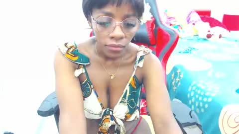 Snapshot of keyra_dainty chatting on 26, 1, 2025 Sandy Saenz online show from 26, 1, 2025