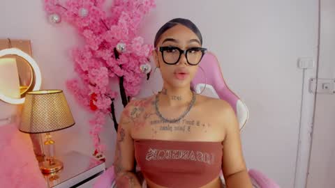 Snapshot of khelany_isyy chatting on 18, 12, 2024 Khelany Isyy online show from 18, 12, 2024